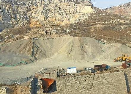 周边居民遭噪音、粉尘困扰 市中区石房峪山山体违法开采何时休