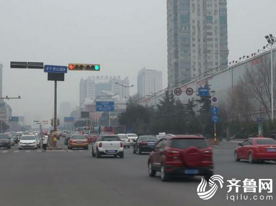 济南“抢绿灯”抓拍引热议 交警回应:仍在调试 尚未启用