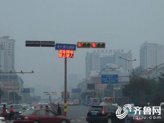 济南“抢绿灯”抓拍引热议 交警回应:仍在调试 尚未启用