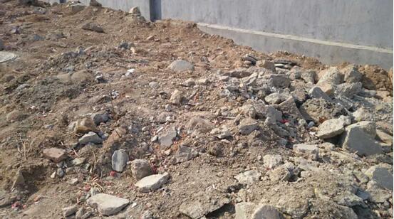 啄木鸟在行动:槐荫区腊山河东路南首西侧百米渣土带裸露