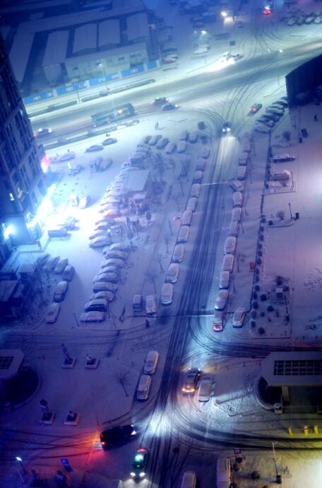 济南：降雪两小时大地披银装 积雪最厚处约2厘米