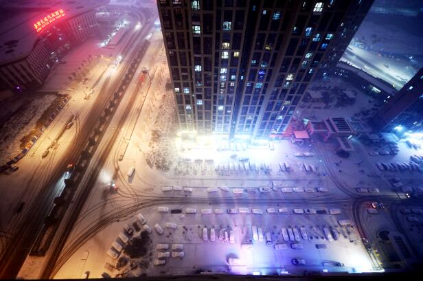 济南：降雪两小时大地披银装 积雪最厚处约2厘米