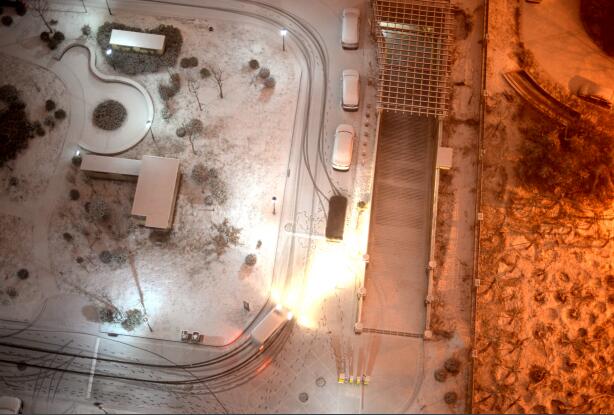 济南：降雪两小时大地披银装 积雪最厚处约2厘米