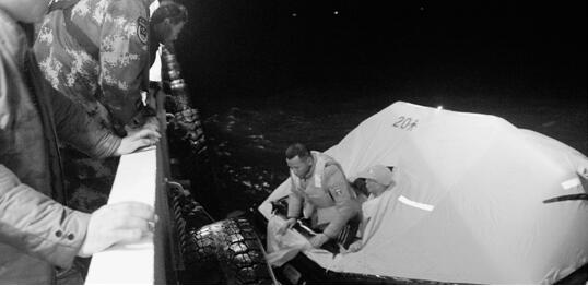 巨轮撞沉一山东渔船后逃逸 19名渔民深夜挤在