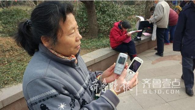 济南十年相亲角陷尴尬境地：男女比2:8 有婚介揽生意