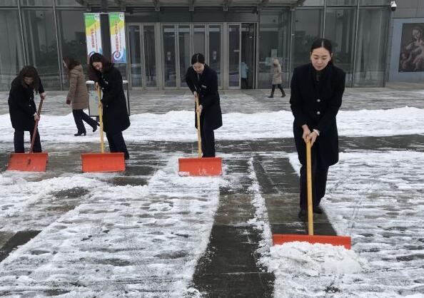 济南西站各处路面良好 积雪清除完毕