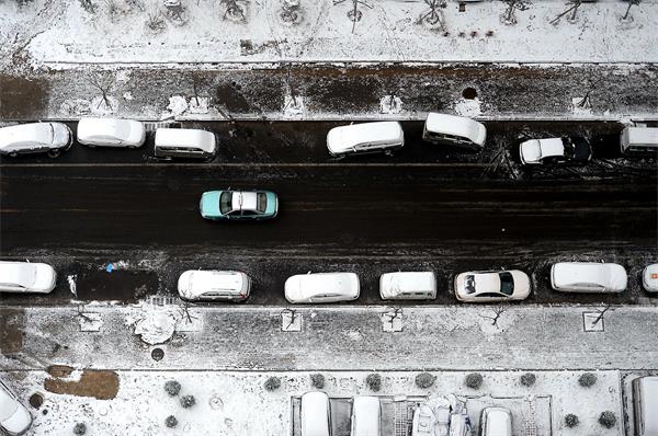 济南：春雪过后大地“染白” 道路基本通畅无积雪