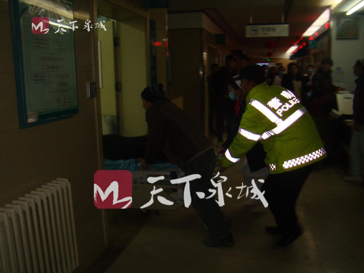 火速！天桥交警为受伤市民开道 10分钟就送医抢救