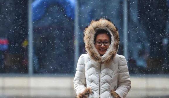 驱尘春雪短暂飘 济南3小时气温从8℃骤降至1℃
