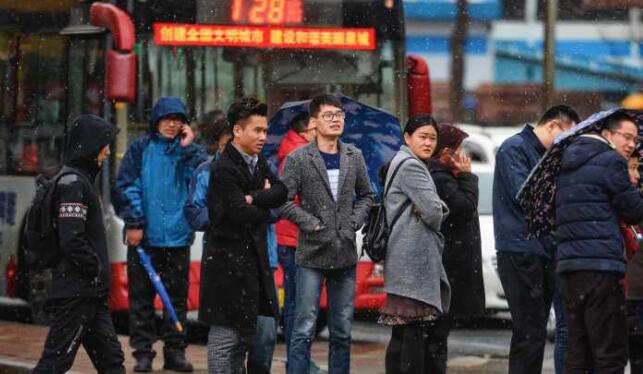 驱尘春雪短暂飘 济南3小时气温从8℃骤降至1℃