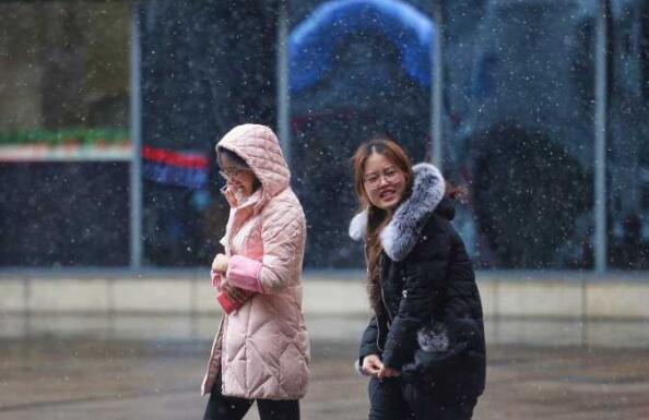 驱尘春雪短暂飘 济南3小时气温从8℃骤降至1℃