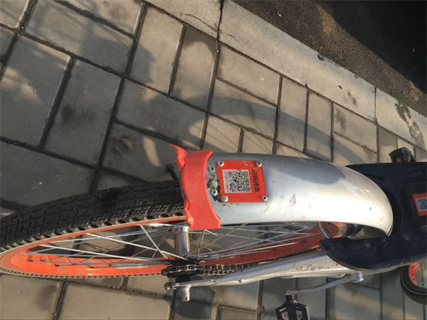 摩拜单车疑被扔下桥 事发唐冶西路幼安街附近