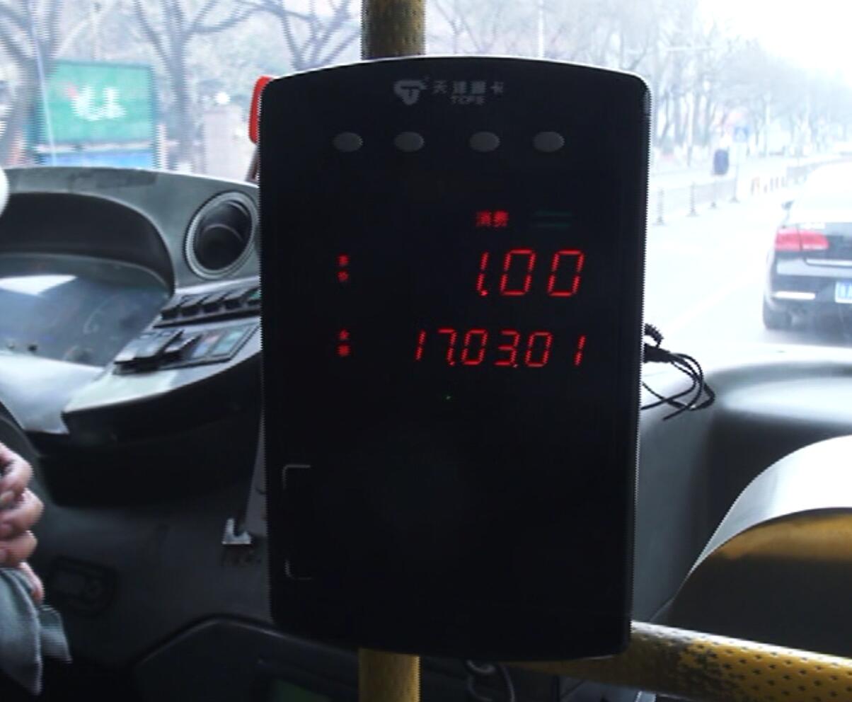 济南：刷银联卡乘公交首日遇冷 多数市民不知情