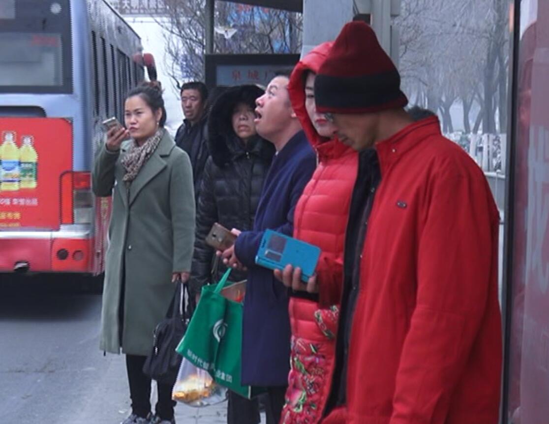 济南：刷银联卡乘公交首日遇冷 多数市民不知情