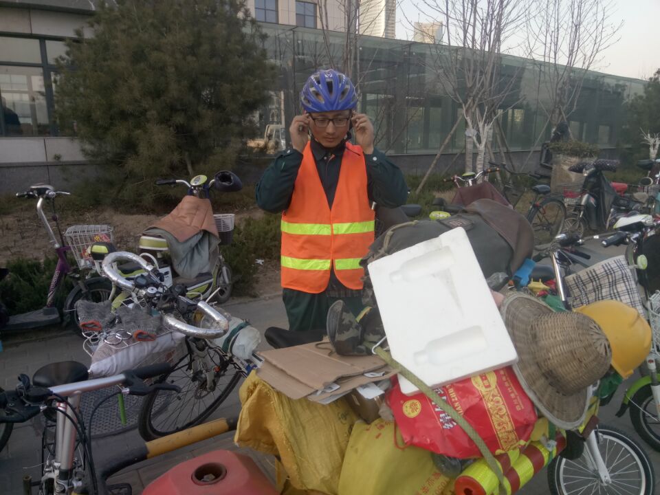 山东小伙骑行纪念已故好友 呼吁关爱失独群体