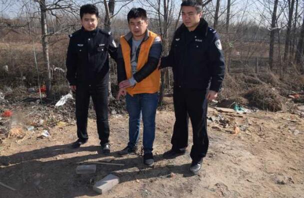 男子开着“砖车”偷40个汽车轮胎 有车主被他害惨