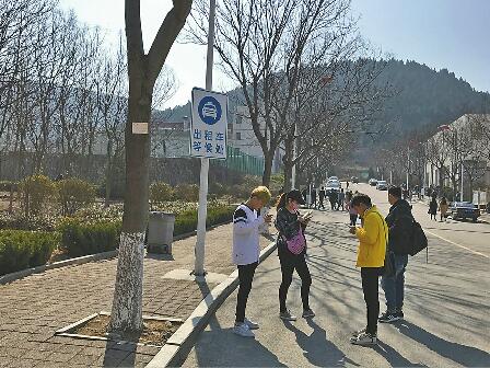 15辆签约出租车垄断校园 网约车进山艺司机遭的哥围殴