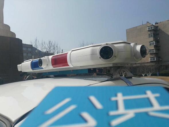 济南交警违停抓拍有了神器 警车巡逻一圈拍500米违停车