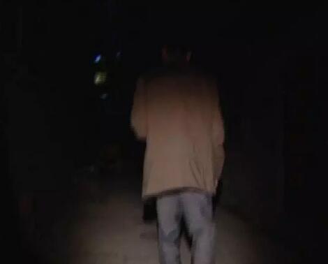 儿子迷于网络不能自拔 济南一父亲无奈醉酒街头三天三夜