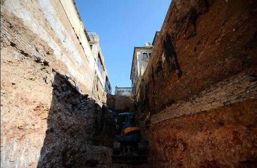 中海别墅区违建开始拆了！业户开挖4000余平“地宫”