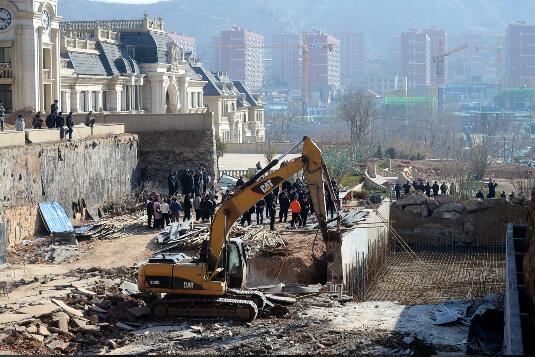 中海别墅区违建开始拆了！业户开挖4000余平“地宫”