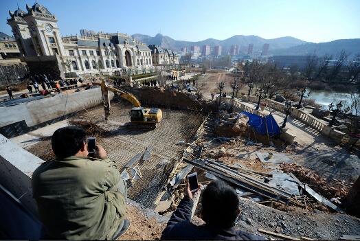 中海别墅区违建开始拆了！业户开挖4000余平“地宫”