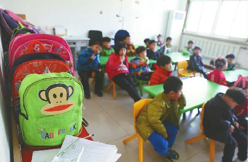 失聪孩子靠人工耳蜗迈出无声世界 却难进普通学校大门