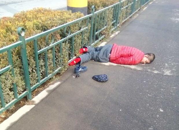 济南一司机把少年撞出4米后逃逸 还若无其事卖菜