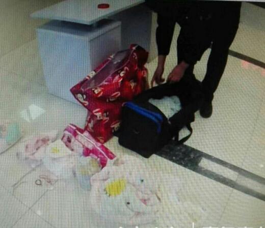 济南一小区现3个月大遭遗弃女婴!肺炎高烧已脱离危险