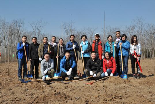 济南市委统战部组织开展义务植树活动 刘梦海参加活动