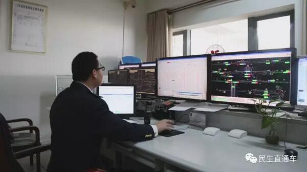 老人突发心脏病 G1次高铁动车紧急停靠济南西