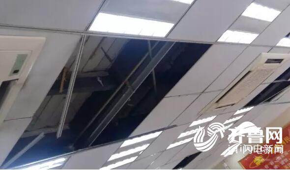 金德利民快餐店天花板夹带俩“喵星人”掉落 砸伤食客