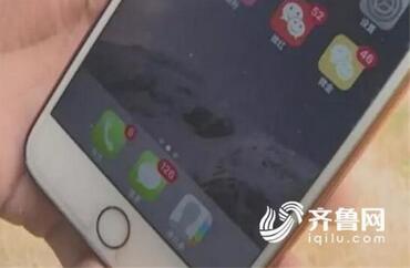 崩溃!临沂一男子手机“疯”了 两秒一条短信轰炸