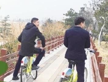 共享自行车租赁模式现身青岛 “小绿车”1小时内免费