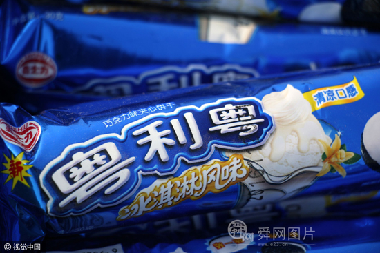 山东滨州：农村大集现多种山寨食品 大白兔变小白兔