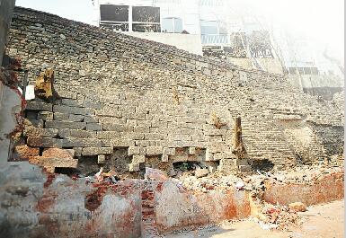 济南现存唯一明代城墙现身 位于西城墙根街中段距今600余年