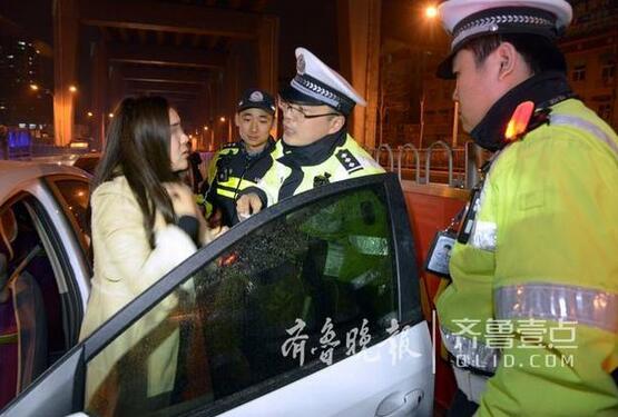 惊呆交警！济南28岁黑丝女司机酒精呼气值刷新历史