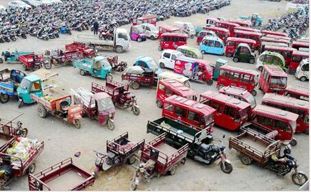 济南电动三轮车陷进退两难“怪圈” 违法停车场快被塞满了