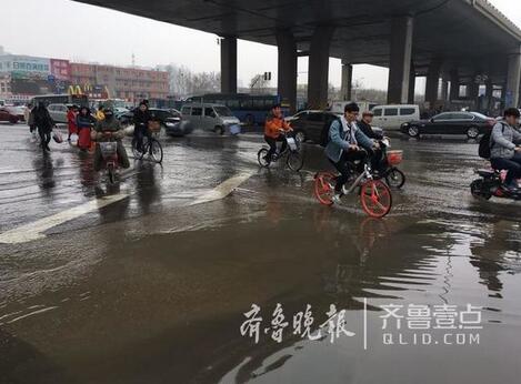 济南汽车总站突发大水，咋回事？原来是闸门惹的祸