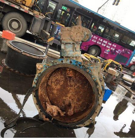 济南汽车总站突发大水，咋回事？原来是闸门惹的祸