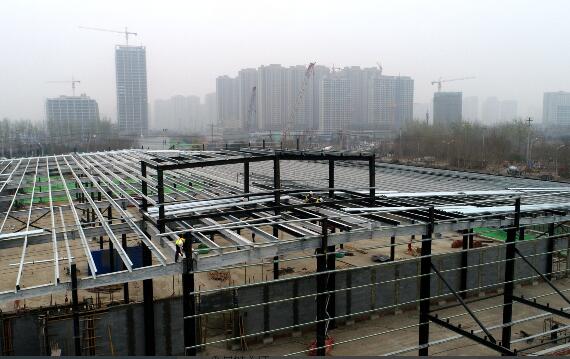 麦德龙主体现身8月底前全部建成 项目北侧紧邻经十路