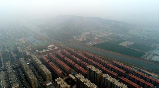 济南春霾灰蒙蒙空气达重度污染 市区能见度不足10公里