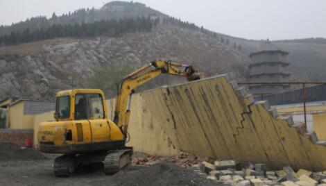 姚家街道拆除9000平方米违建