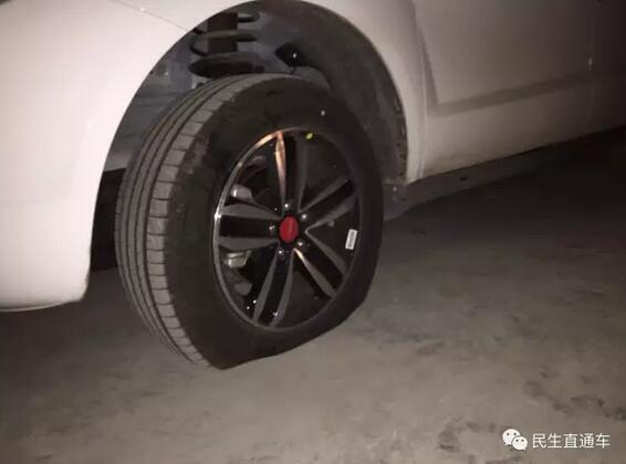 济南振兴花园小区地下车库50多辆车一夜之间遭喷漆扎胎