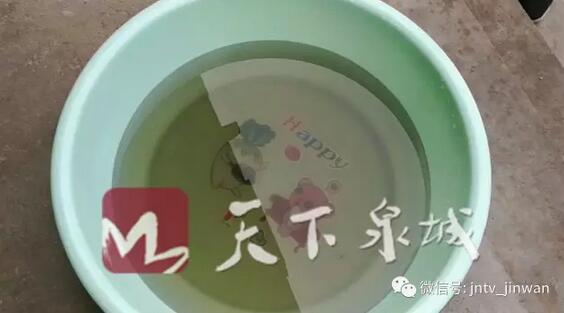 长清区文昌街道水鸣村昔日清澈自备井水 如今竟发黑发臭