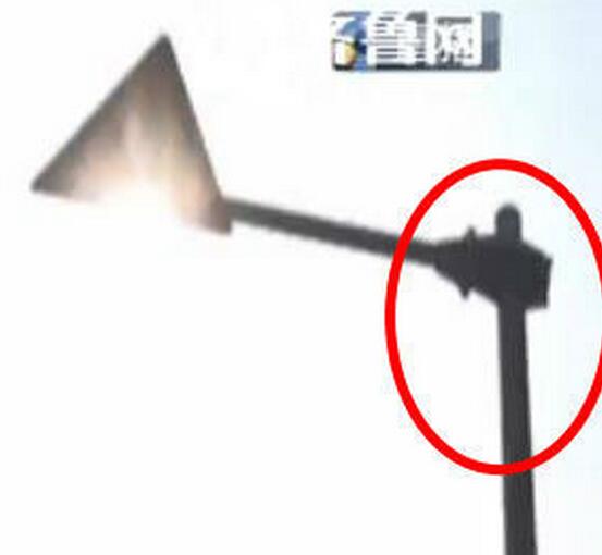 济南司机超速被抓拍带米尺找交警 测速指示牌有问题