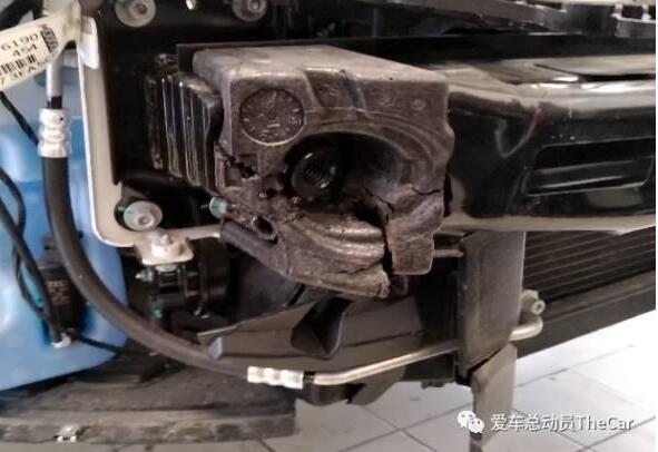 大众宝来新车零件损坏明显 事发聊城北斗泰众大众4S店 