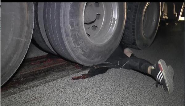 济南男子疑自杀钻入车底 被大货车碾压致死