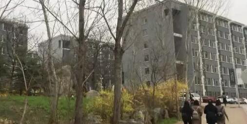 山东青年政治学院大三女生凌晨坠楼身亡 疑因感情出问题