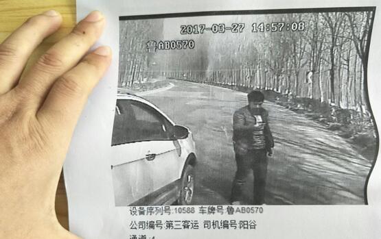 济南一客车在东阿遭不明人员围堵 车主倒地猝死